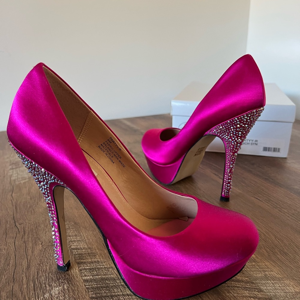 Steve Madden Fuschia Rhinestone Heeled Platform Pumps
